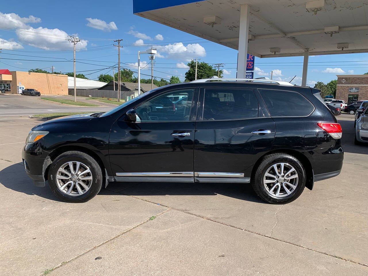 Used 2013 Nissan Pathfinder SL w/ Trailer Tow Pkg FWD image 5