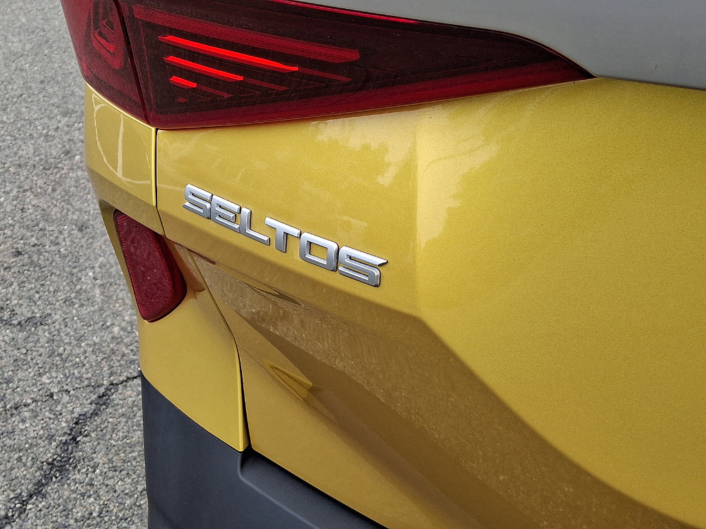 Used 2023 Kia Seltos S AWD/4WD image 16