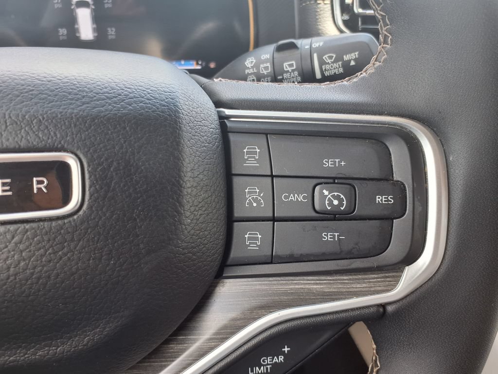 Used 2024 Jeep Wagoneer L Series II w/ Flexible Seating Group AWD/4WD image 31