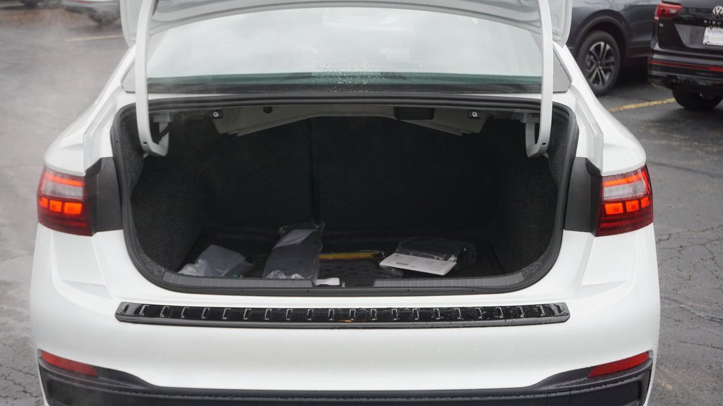 Used 2025 Volkswagen Jetta SE image 6