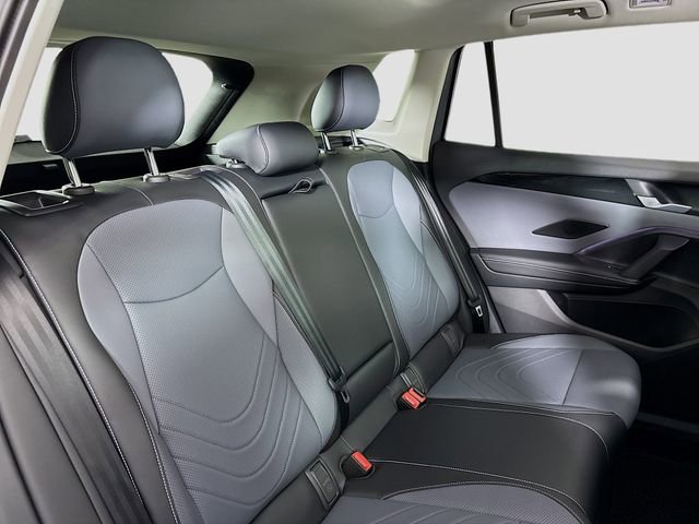 New 2025 Volkswagen Tiguan SE image 28