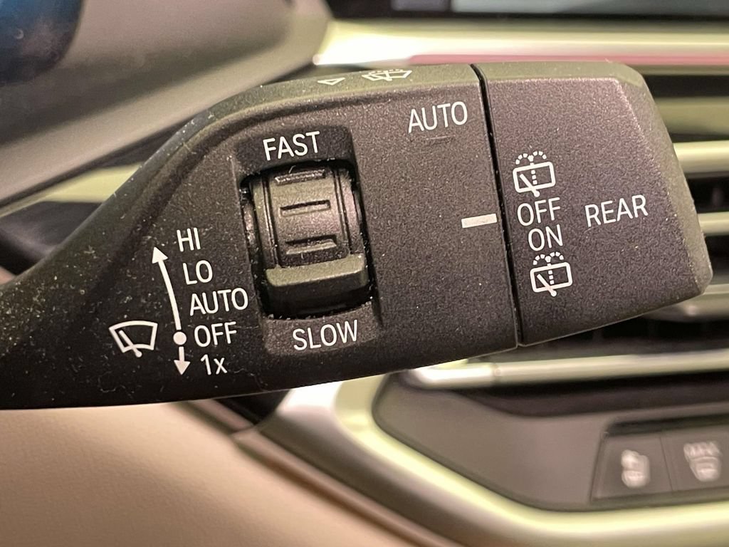 Used 2021 BMW X5 M50i w/ Parking Assistance Package AWD/4WD image 39
