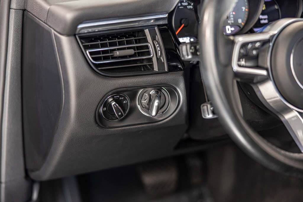 Used 2021 Porsche Macan S image 21