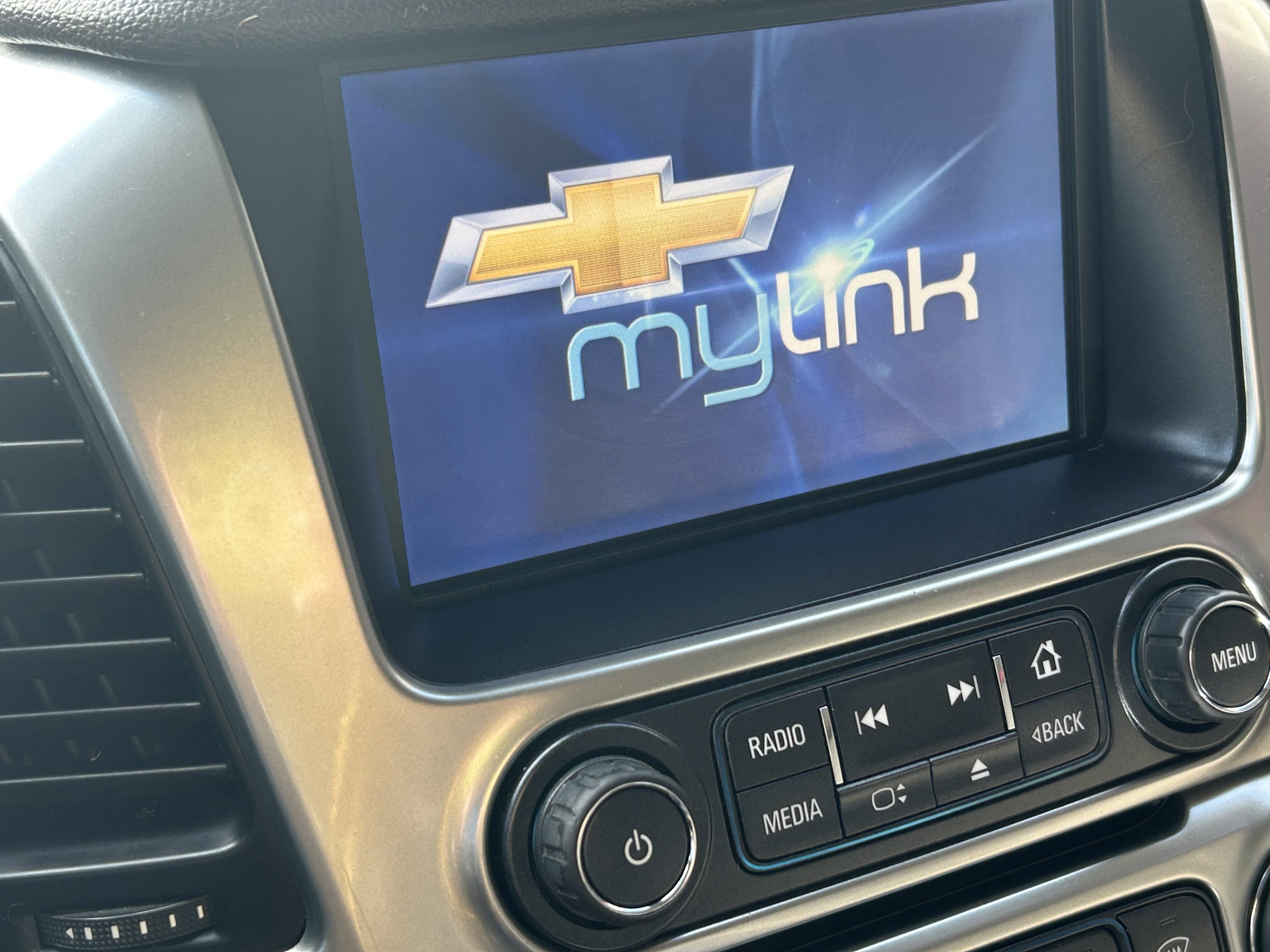 Used 2015 Chevrolet Suburban LTZ image 7