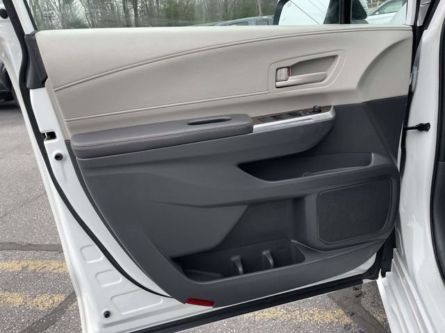Used 2022 Toyota Sienna LE image 15