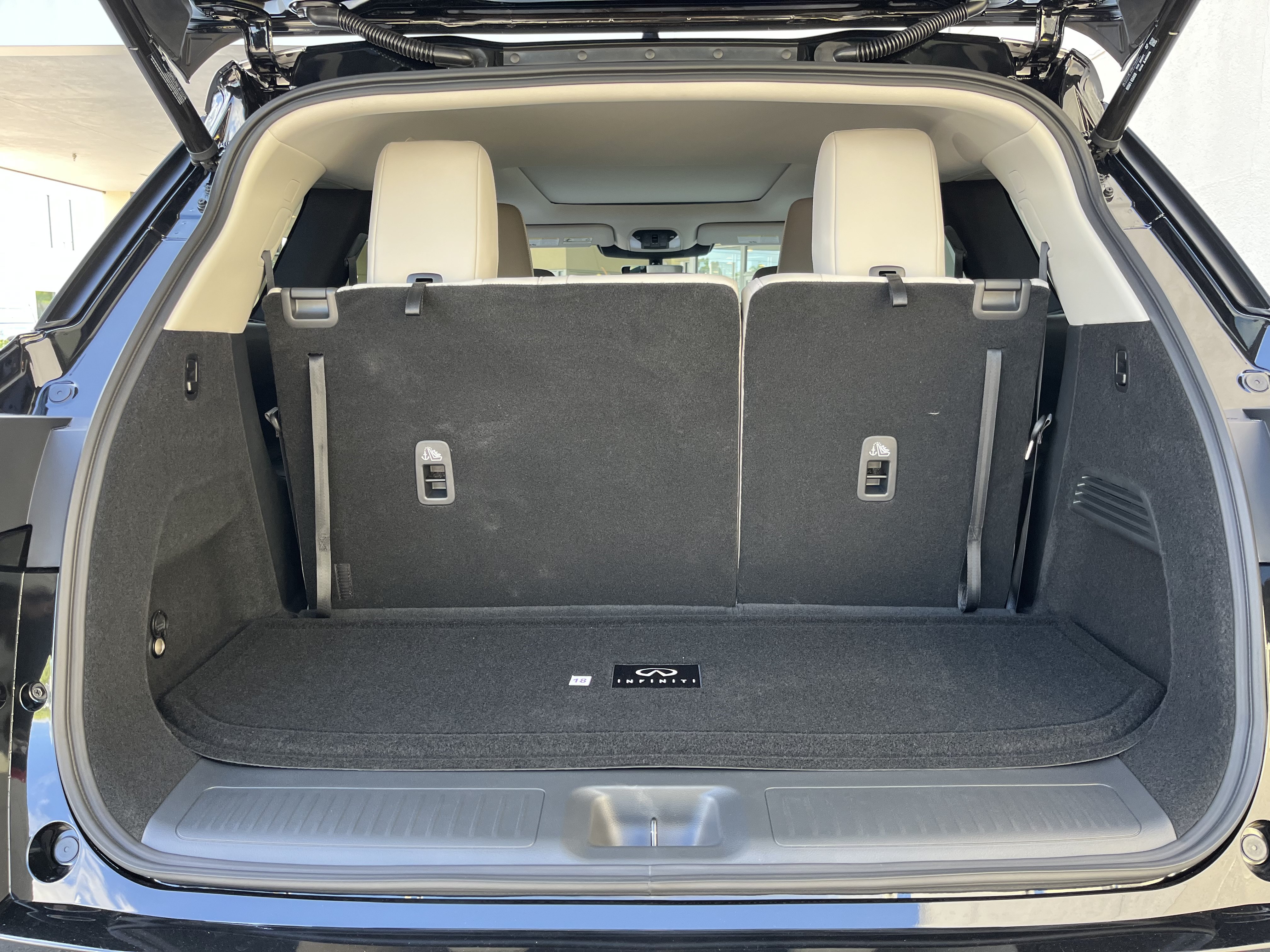 New 2027 INFINITI QX60 Luxe w/ Cargo Package FWD image 19