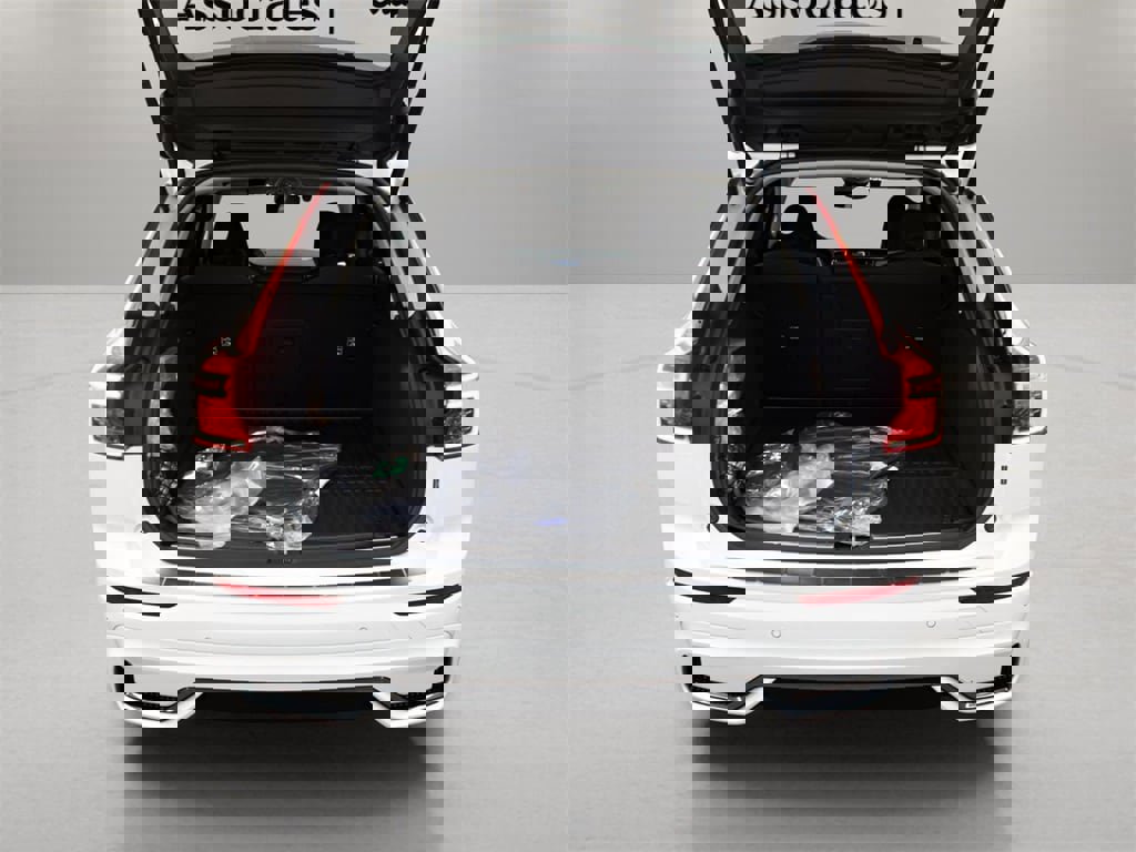 Used 2025 Volvo XC60 T8 Plus w/ Protection Package Premier image 11