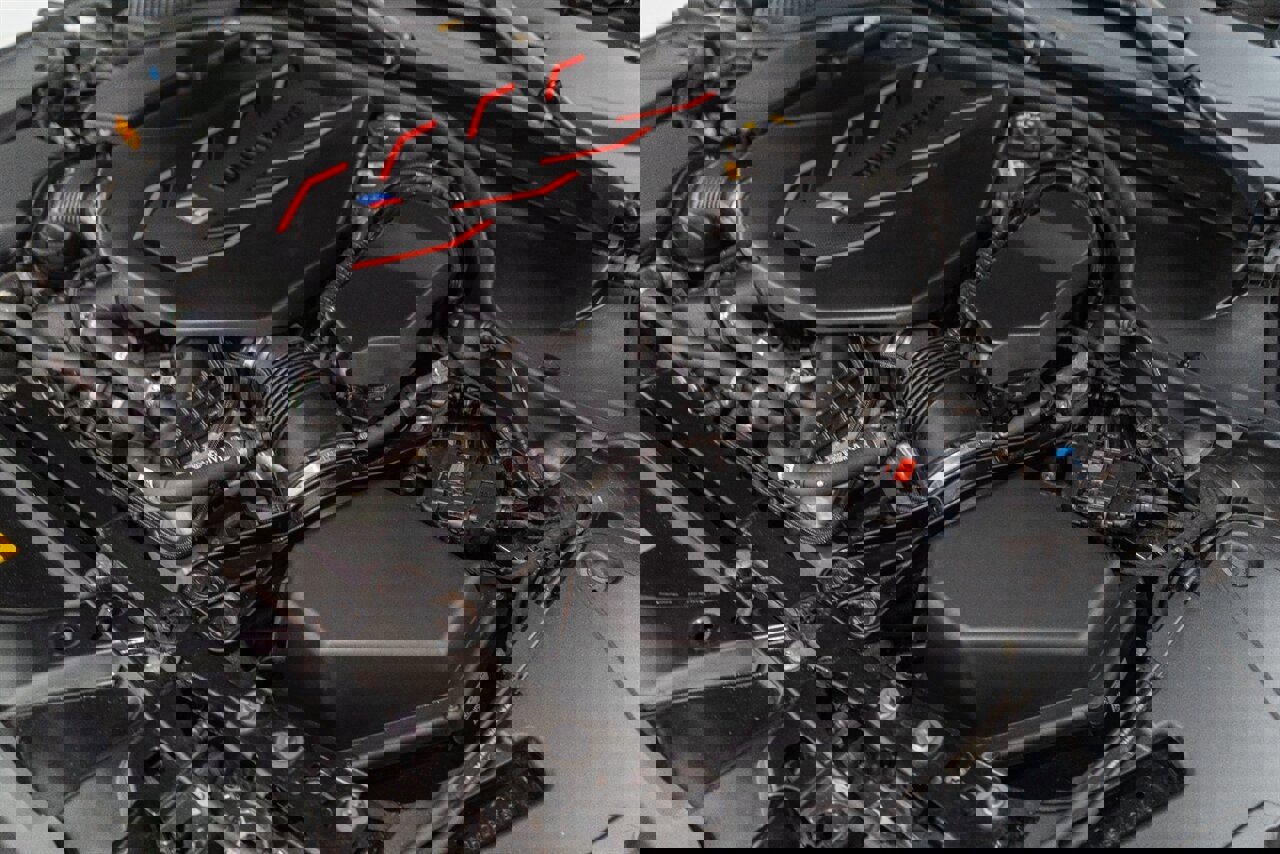 Used 2025 BMW M5 w/ Carbon Package image 76