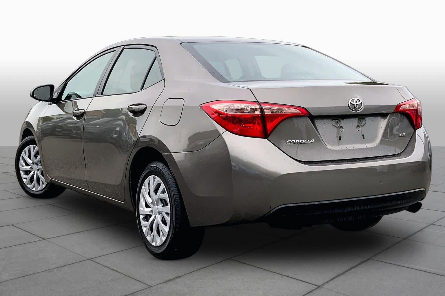 Used 2018 Toyota Corolla LE FWD image 12