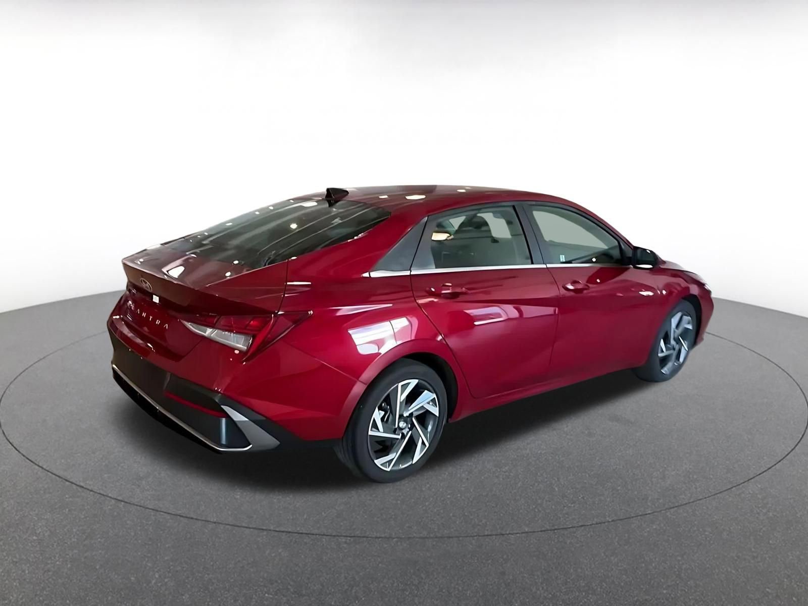 Used 2025 Hyundai Elantra SEL image 14