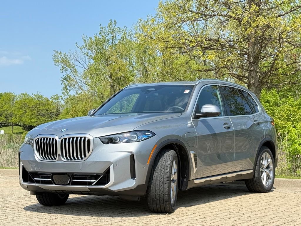 Used 2026 BMW X5 xDrive50e w/ Climate Comfort Package image 5