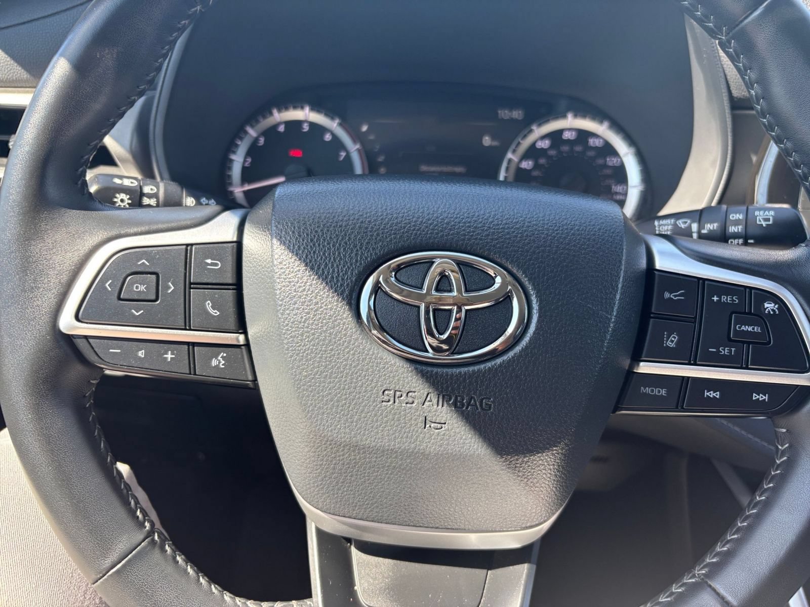 Used 2025 Toyota Highlander LE FWD image 29