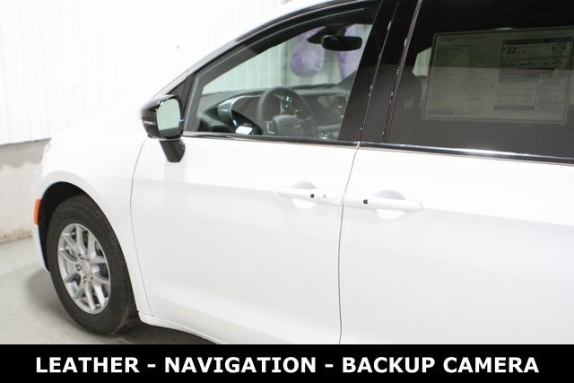 New 2026 Chrysler Pacifica Select image 28