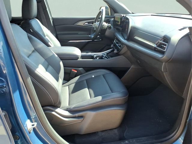 Used 2025 Chevrolet Traverse LT image 23