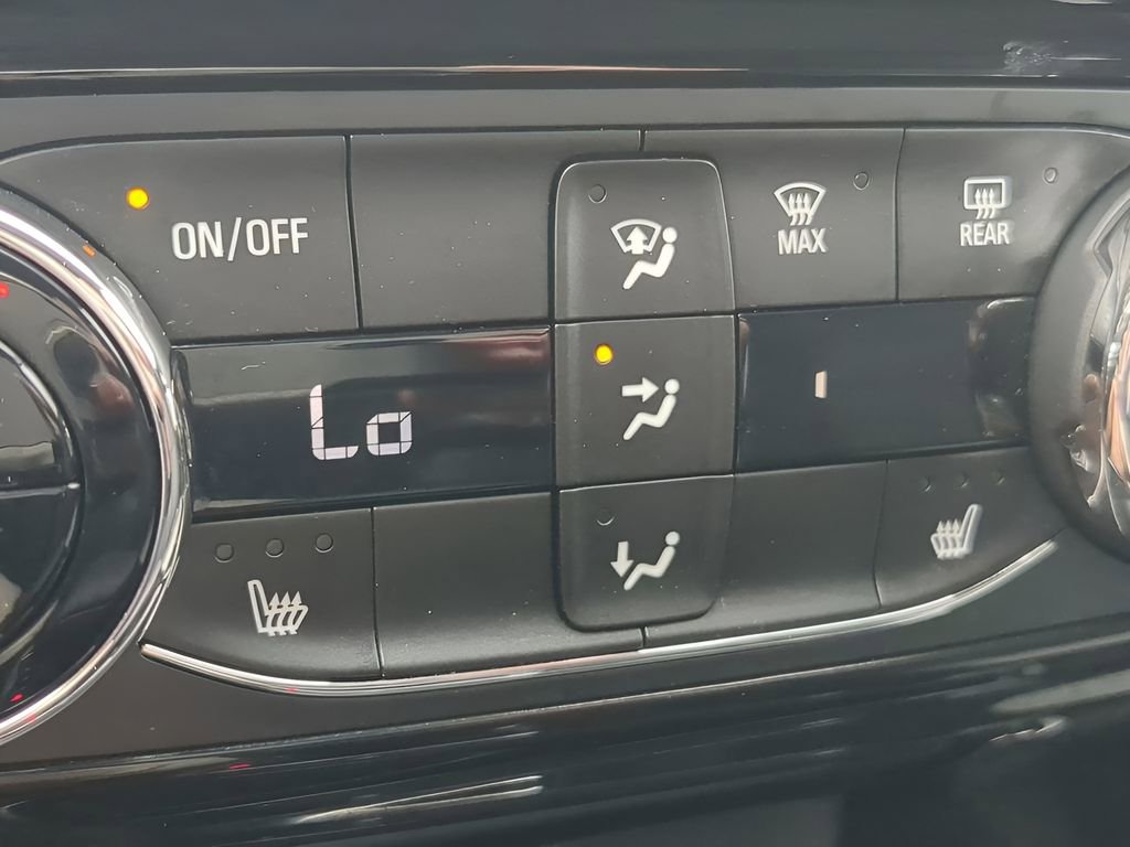 Used 2025 Chevrolet Trax LT w/ LT Convenience Package image 23