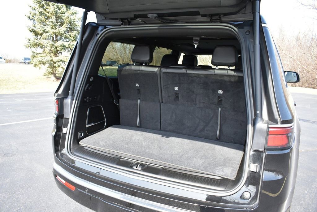 Used 2025 Jeep Wagoneer 4WD w/ Convenience Group I image 38