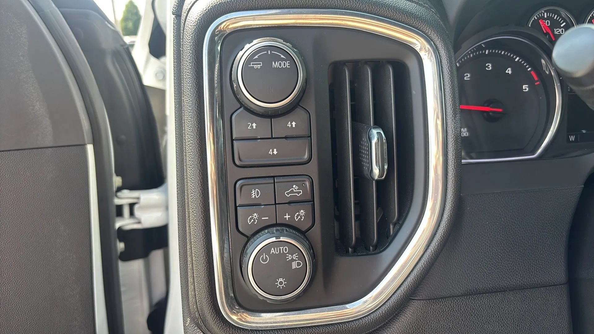 Used 2023 Chevrolet Silverado 2500 LT w/ Convenience Package AWD/4WD image 23