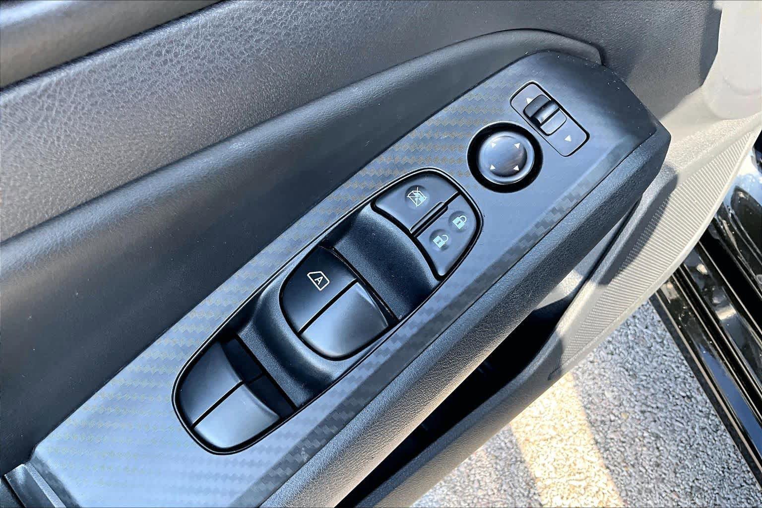 Used 2025 Nissan Altima 2.5 SV FWD image 35
