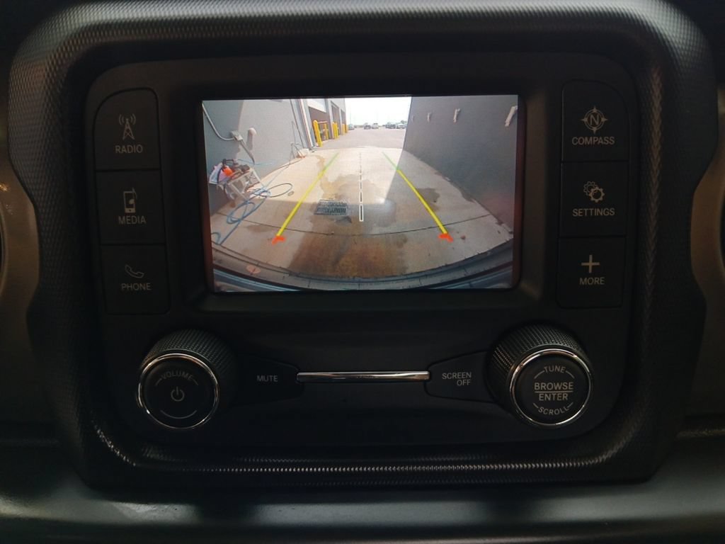 Used 2020 Jeep Wrangler Sport AWD/4WD image 9