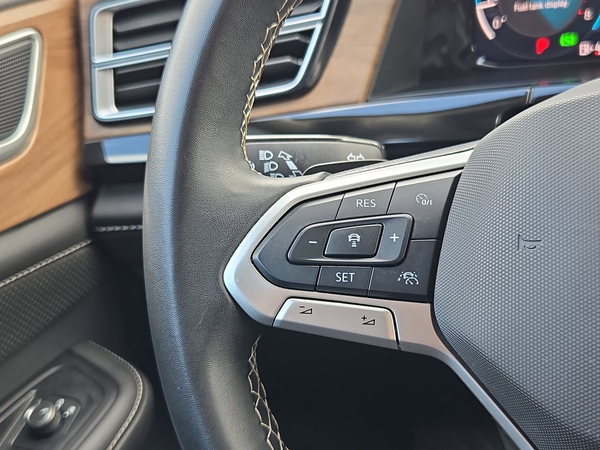 Used 2025 Volkswagen Atlas SE FWD image 18