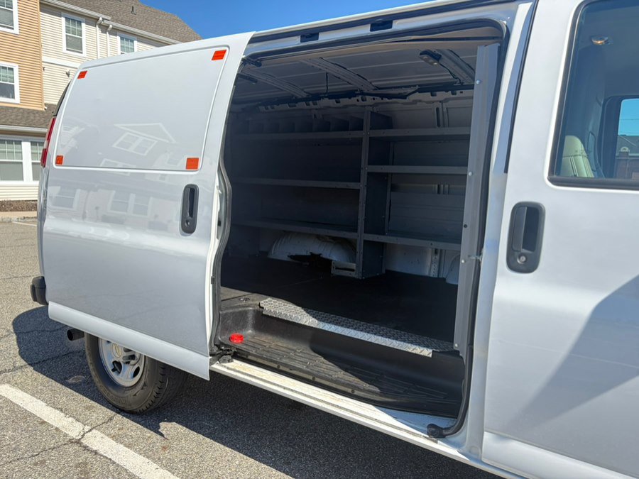 Used 2021 Chevrolet Express 3500 w/ Driver Convenience Package image 16