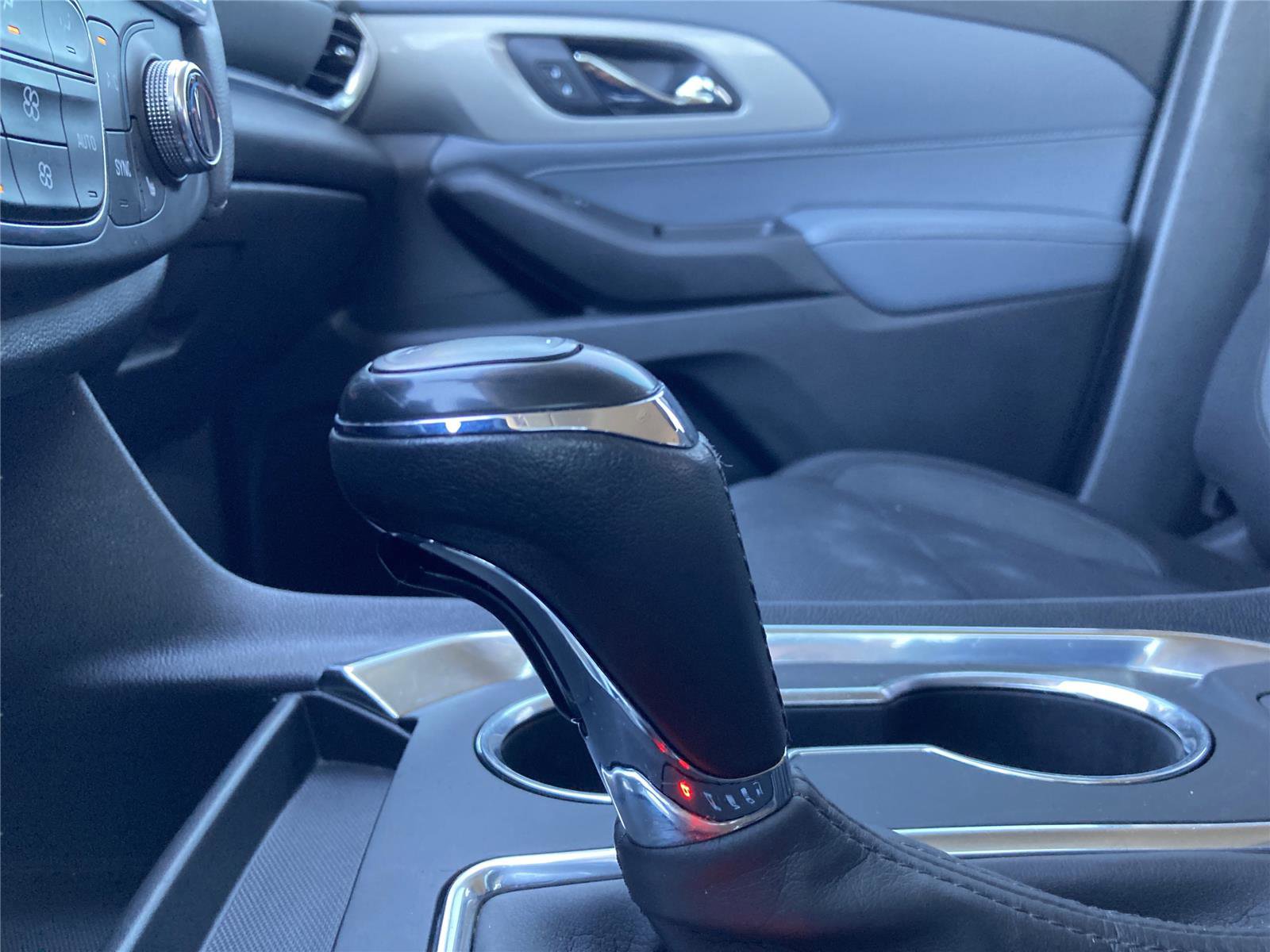 Used 2020 Chevrolet Traverse LT image 16