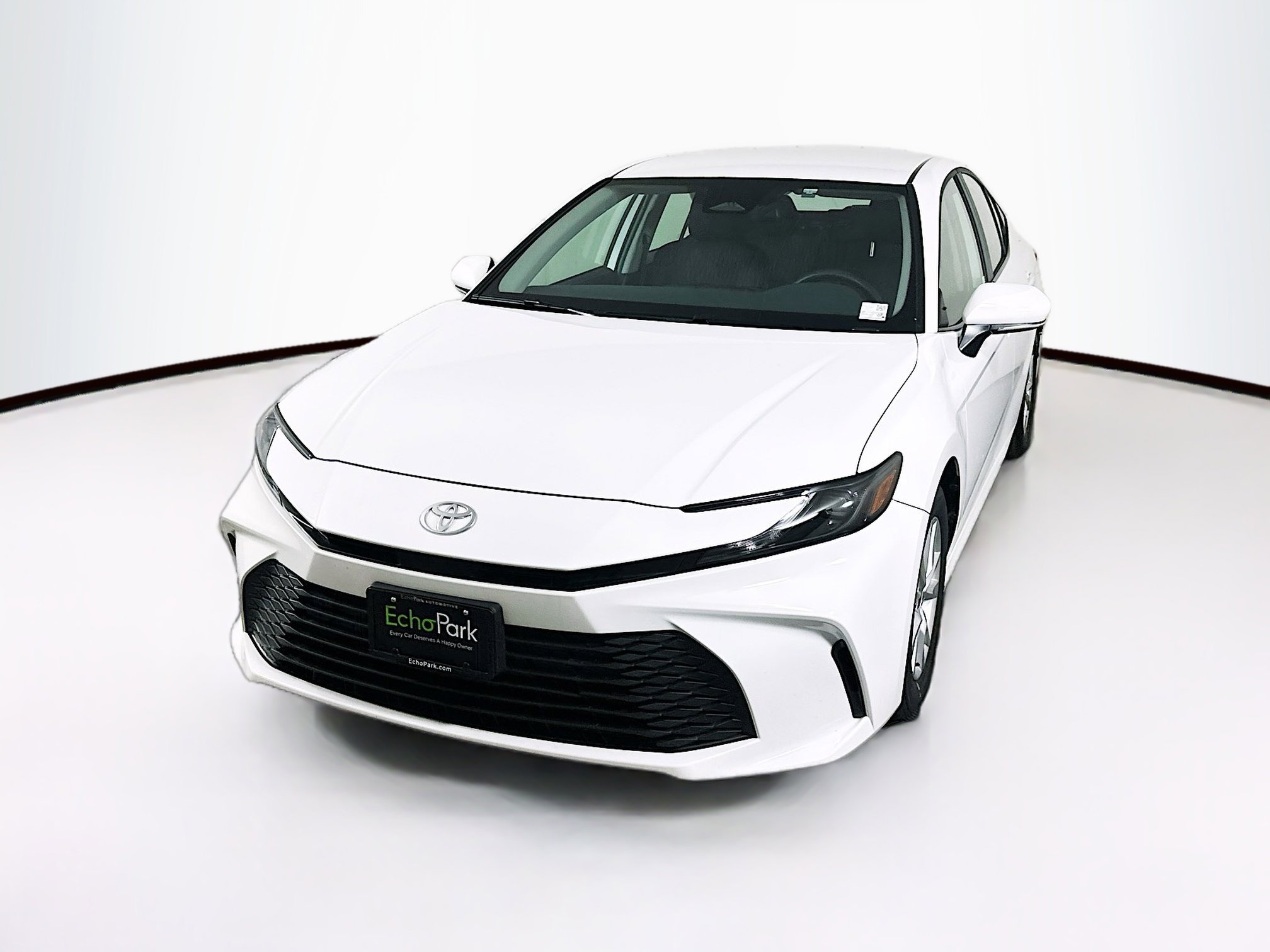 Used 2025 Toyota Camry LE image 3