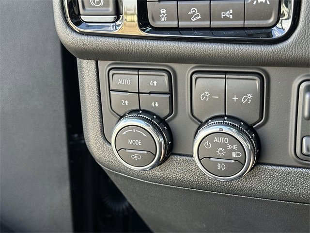 New 2026 GMC Yukon XL Denali w/ Denali Reserve Package image 13