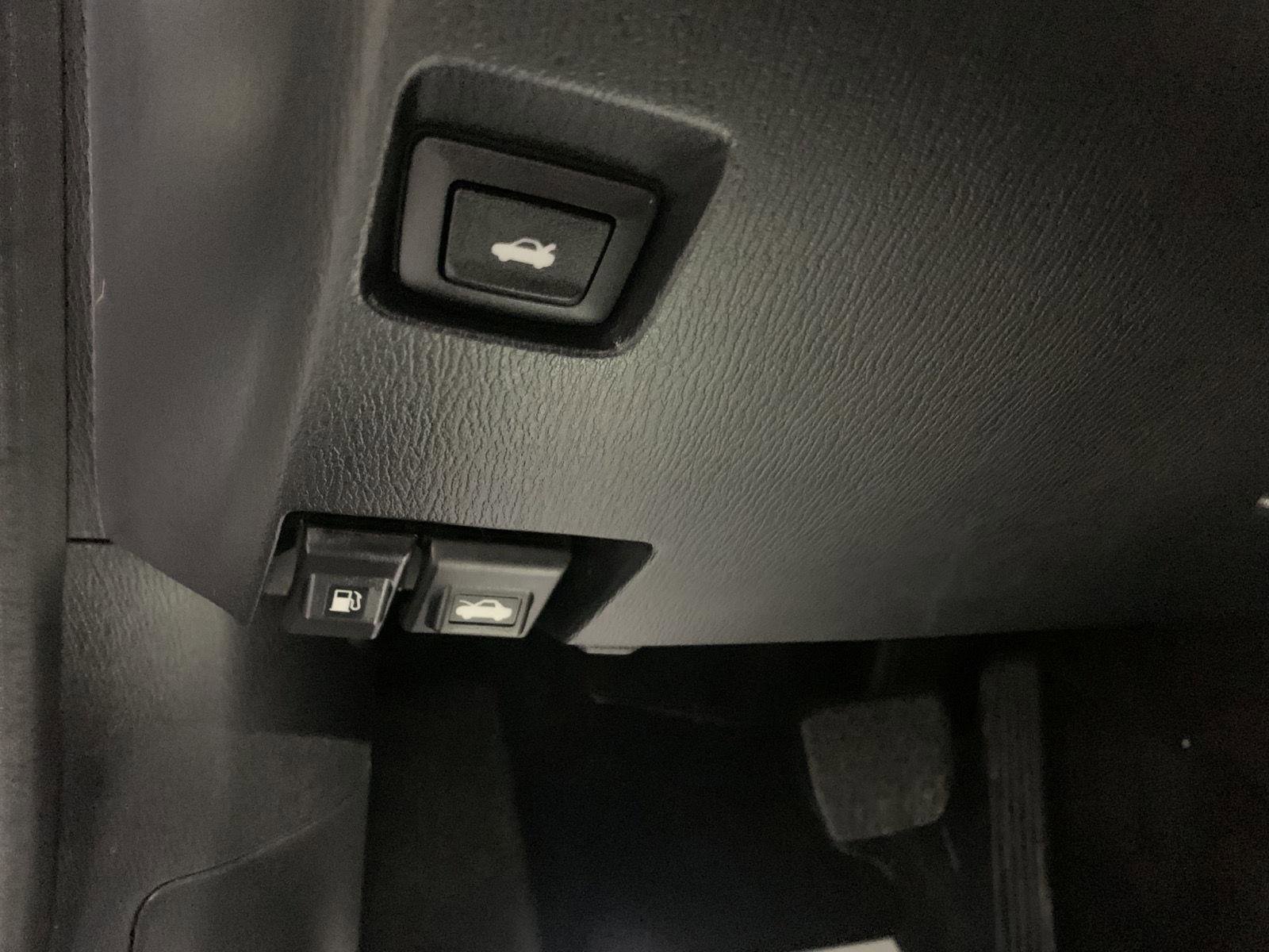 Used 2018 MAZDA MAZDA3 Touring image 29