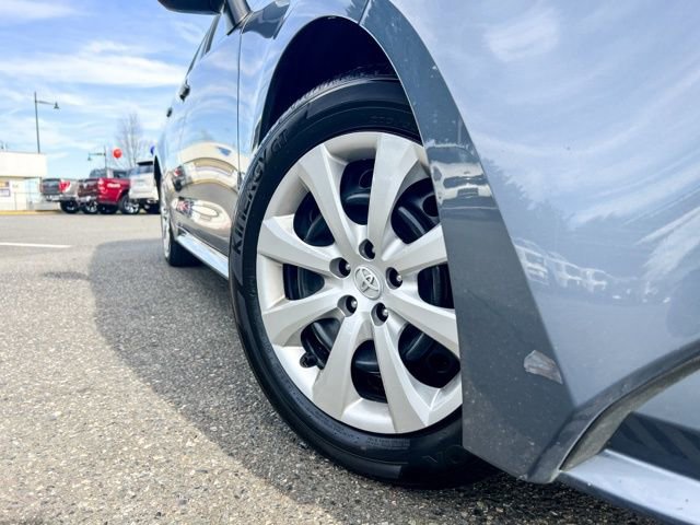 Used 2025 Toyota Corolla LE image 2