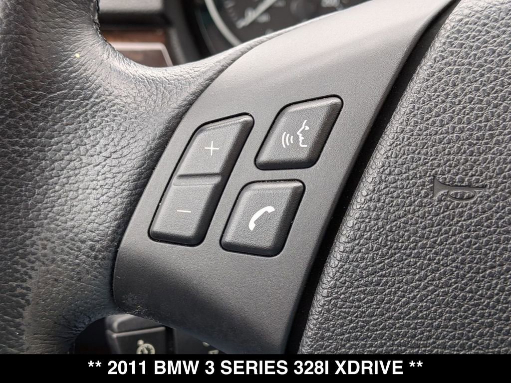 Used 2011 BMW 328i xDrive Sedan AWD/4WD image 5