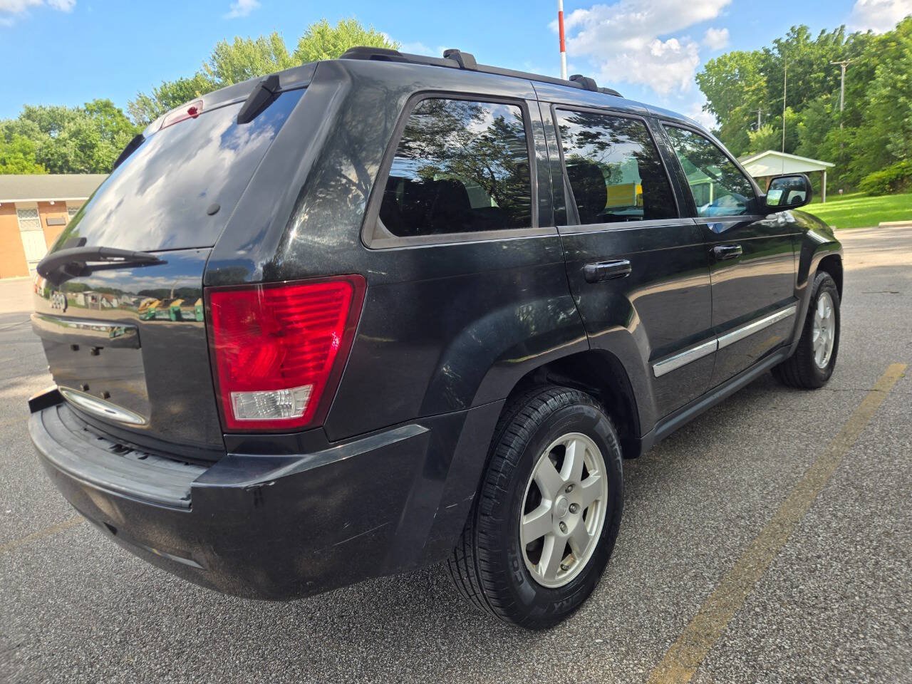 Used 2010 Jeep Grand Cherokee Laredo AWD/4WD image 10