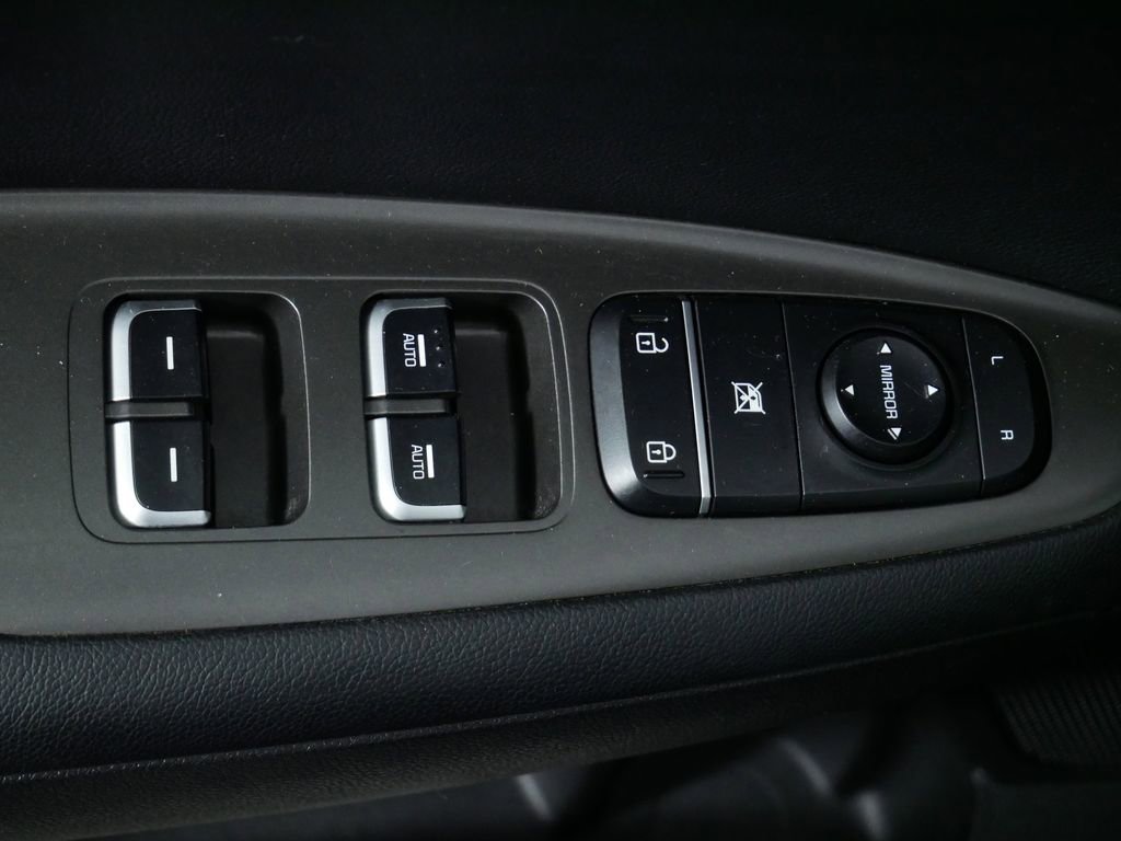 Used 2019 Kia Optima S image 17