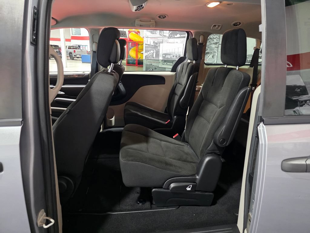 Used 2019 Dodge Grand Caravan SE FWD image 19