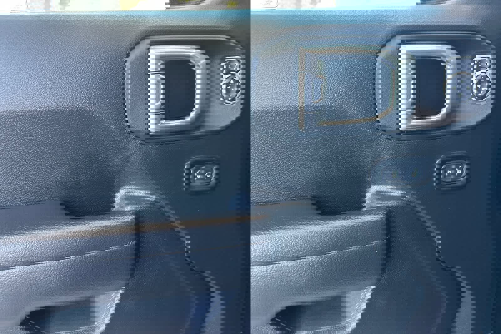 Used 2022 Jeep Gladiator Sport image 11