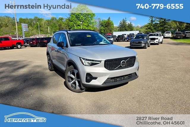 Used 2024 Volvo XC40 B5 Plus w/ Climate Package AWD/4WD image 1