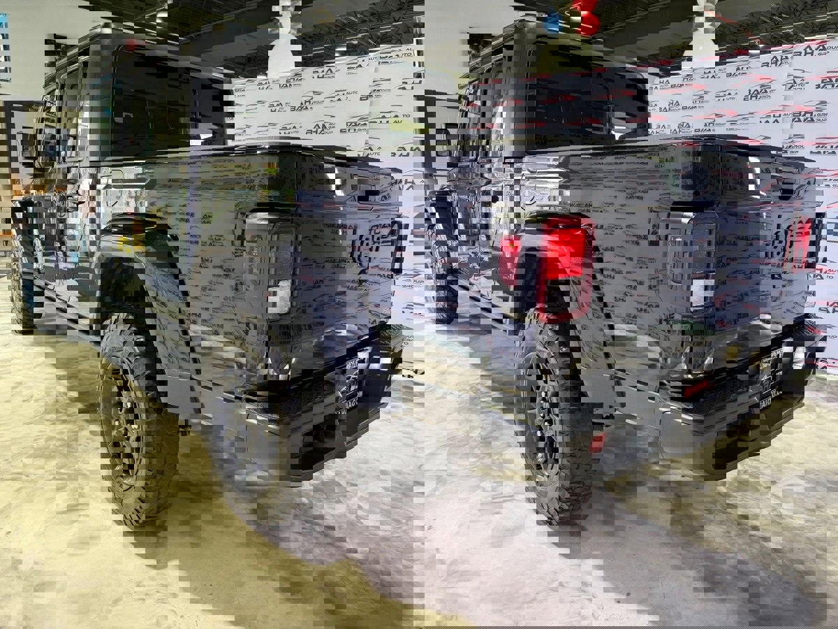 Used 2023 Jeep Gladiator Willys image 11