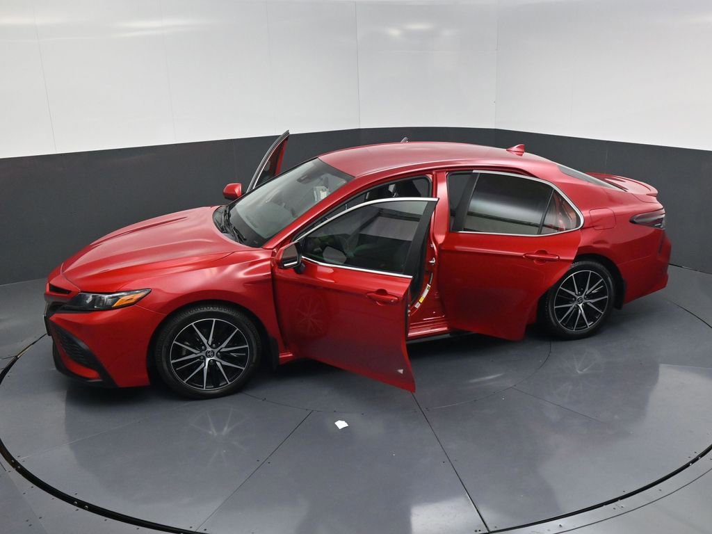 Used 2021 Toyota Camry SE image 26