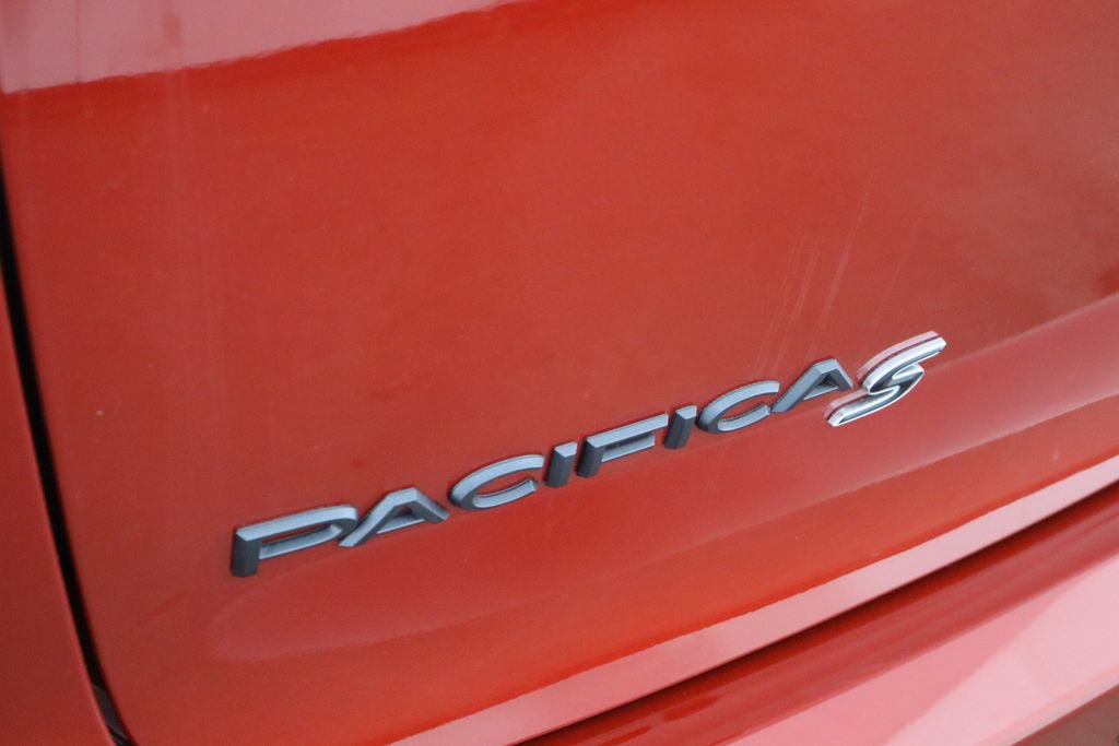 Used 2025 Chrysler Pacifica Limited FWD image 33