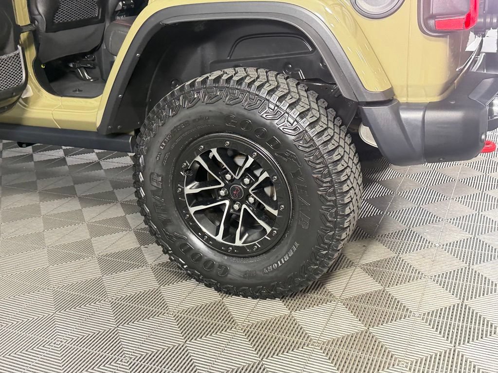 Certified 2025 Jeep Wrangler Unlimited Rubicon AWD/4WD image 11