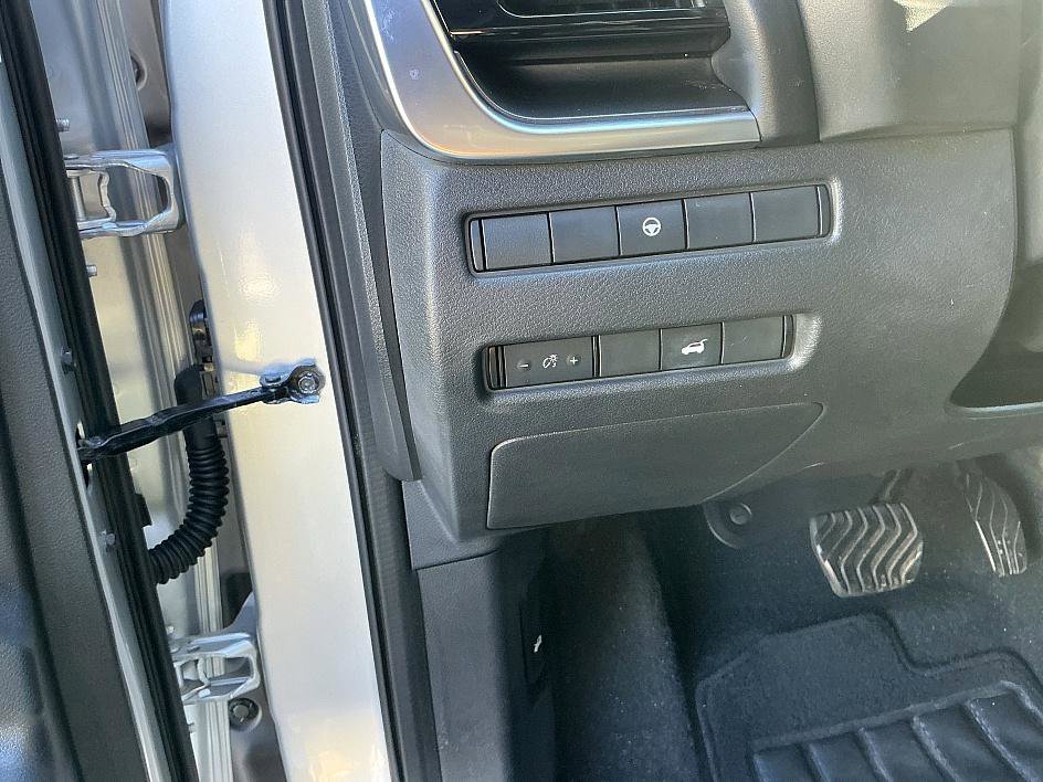 Used 2021 Nissan Rogue SV w/ Premium Package image 13