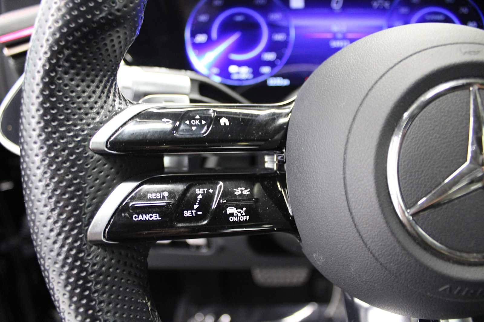 Used 2022 Mercedes-Benz EQS 580 EQS 580 image 22