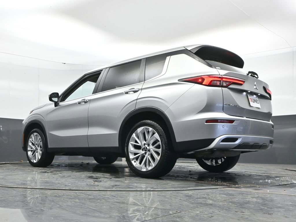 Used 2024 Mitsubishi Outlander SE image 52