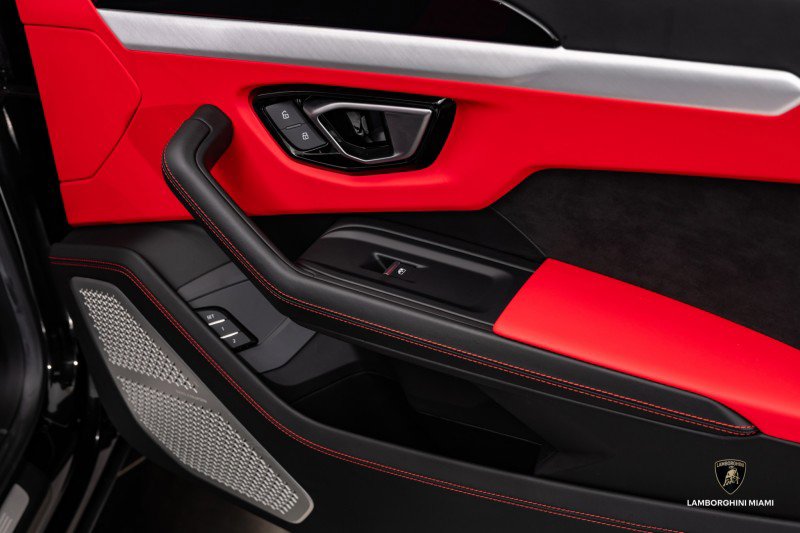 Used 2021 Lamborghini Urus image 35