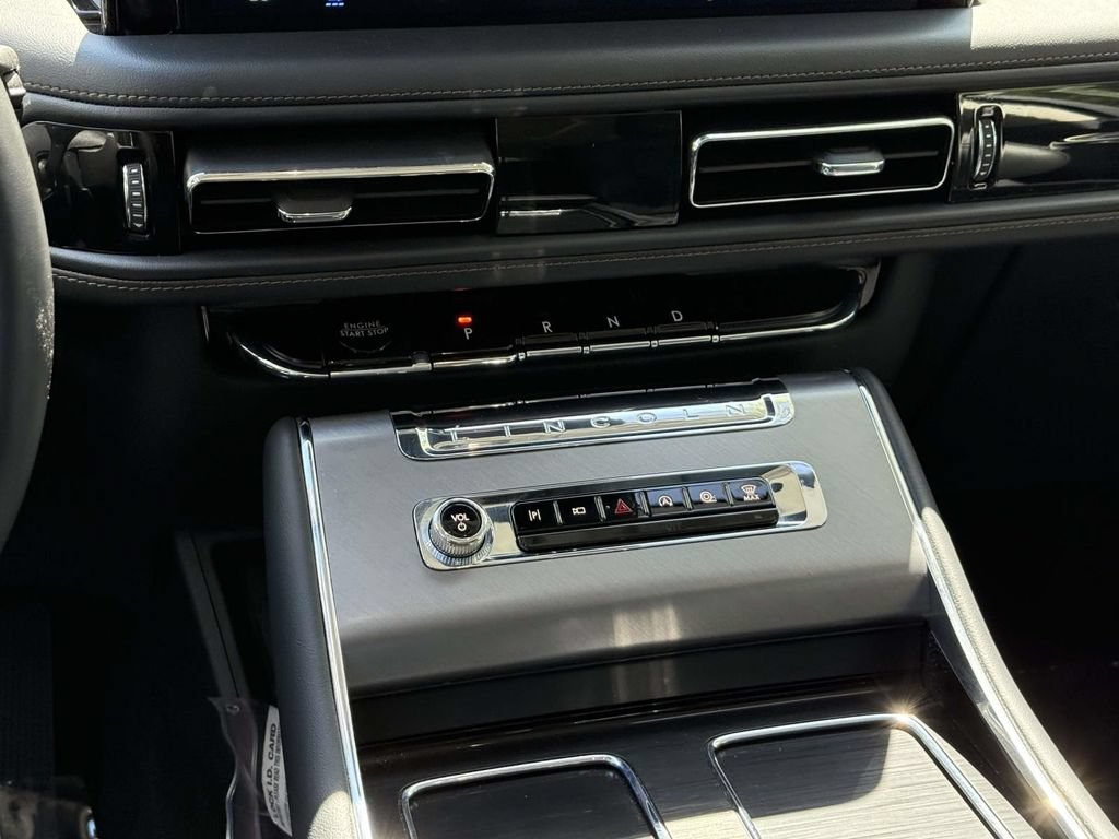 Used 2025 Lincoln Aviator AWD image 17