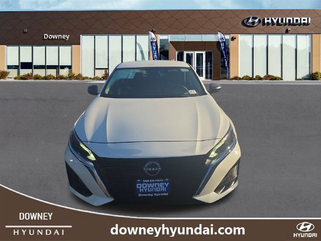 Used 2024 Nissan Altima 2.5 SV FWD image 7