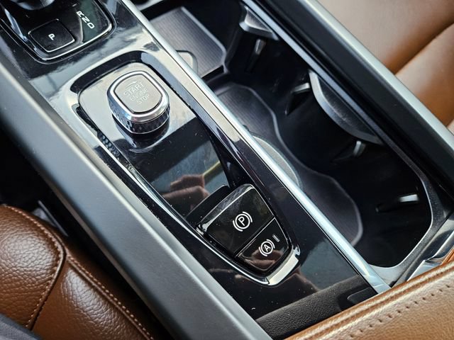 Certified 2023 Volvo XC60 B5 Plus AWD/4WD image 33