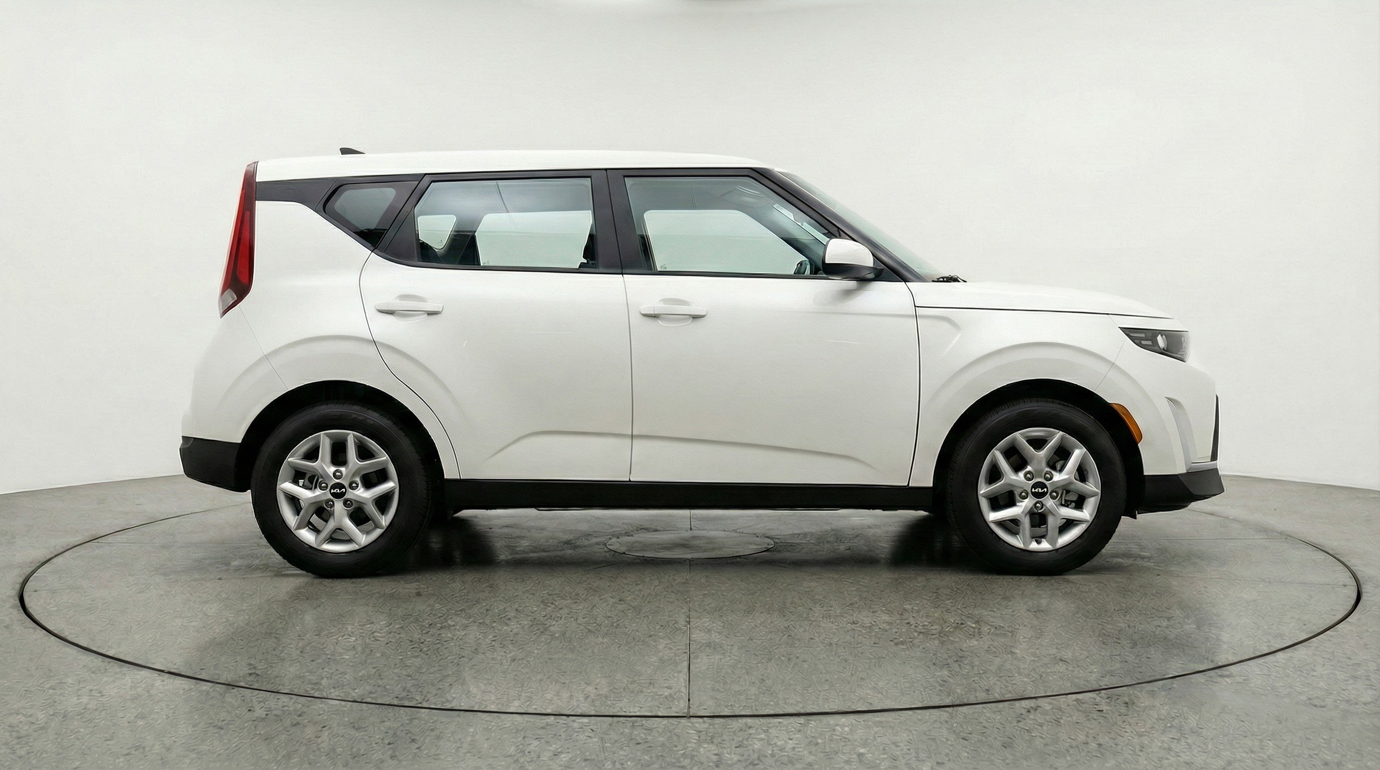 Used 2025 Kia Soul LX w/ LX Technology Package image 11