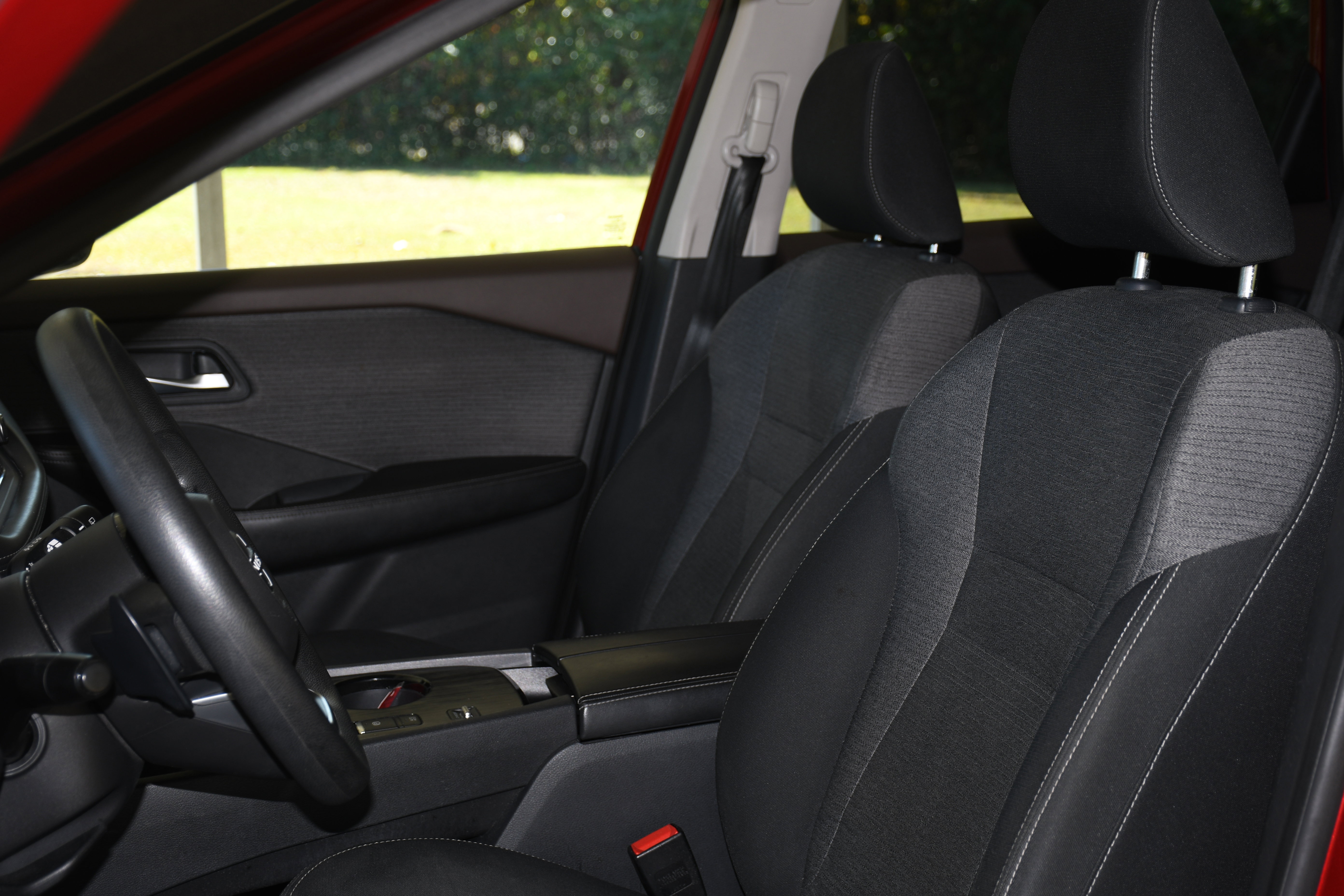 Used 2022 Nissan Rogue SV image 11