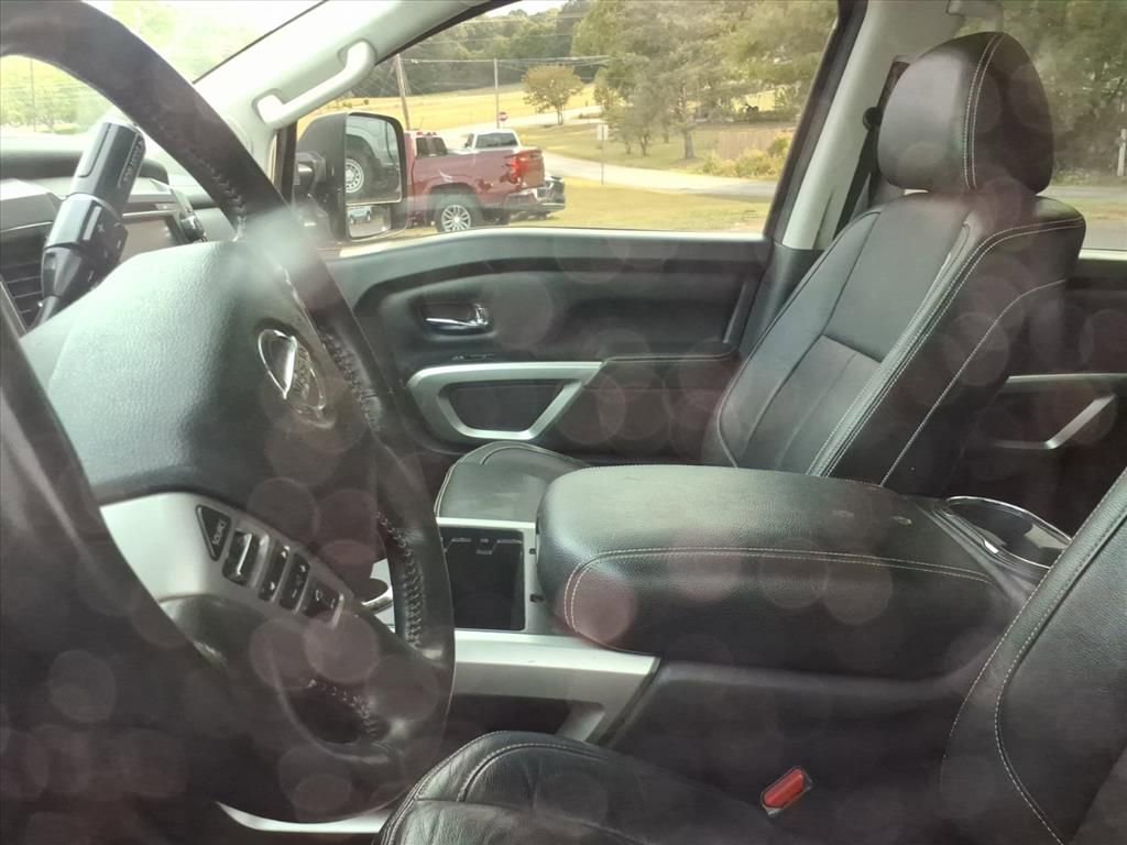 Used 2017 Nissan Titan XD AWD/4WD image 9